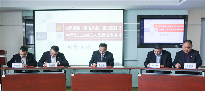 161283900294803089VM.jpg KE8A4655.jpg